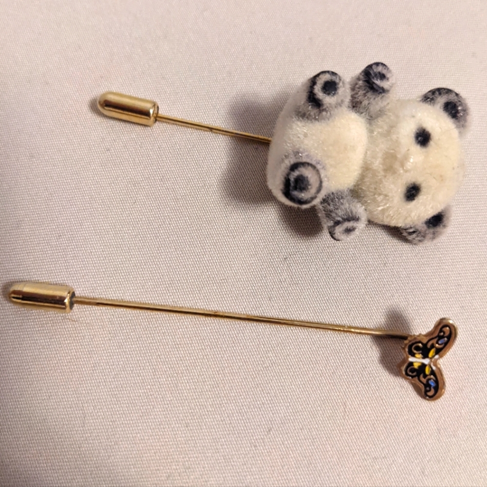 2 lapel pins (gold plated)